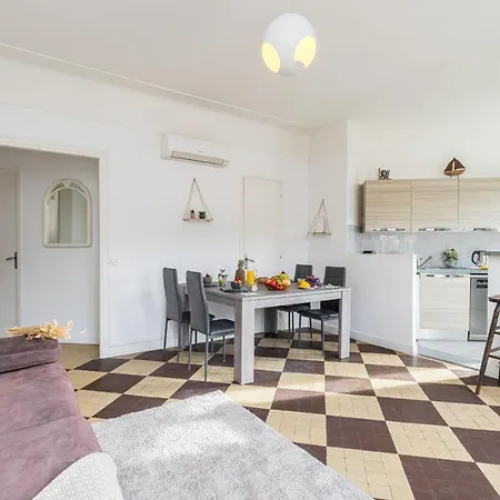 Feel - De Gaulle - Apartment