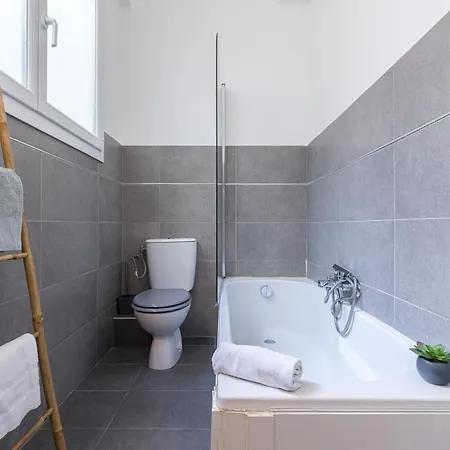 Apartment Feel - De Gaulle - *
